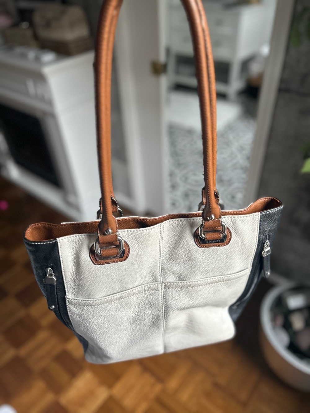 Gorgeous leather Tignanello bag